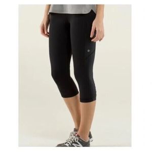 Lululemon Womens Cut The Crop Legging Size 6 Black Capri Cropped Pockets Yoga